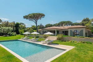 luxury villas with private pools and fully serviced chalets in Europe